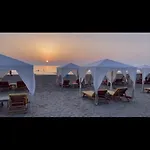 펜션 House Retreat Modern, Cozy & Steps To The Sea 피에르